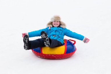 Kış aktif eğlence - snow Hill mutlu kız gezisine tüpler