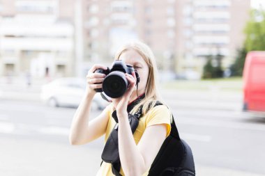 içerik şehrin sokaklarında kız fotoğrafçı resimleri