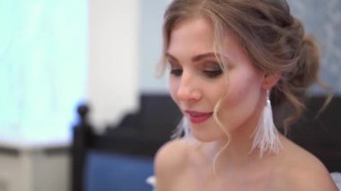 güzel sarışın gelin pozlar closeup şık zengin kapalı