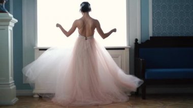 Güzellik slowmotion - güzel gelin gelinlikle dönüyor
