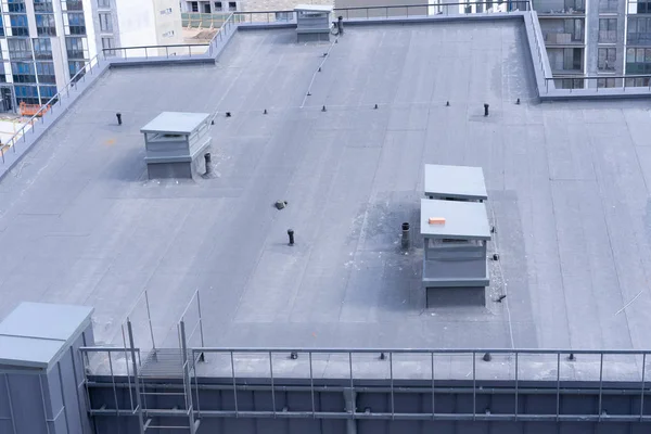 Bir apartman binasının çatı yapısının üst görünümü Telifsiz Stok Imajlar
