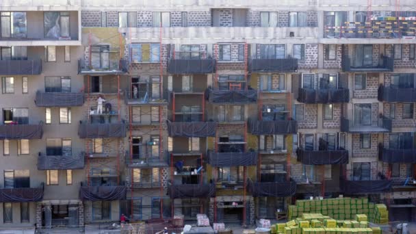 Общий вид строительной площадки жилого района в городе — стоковое видео