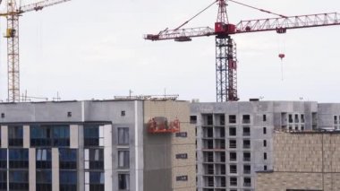 Şehirde bir yerleşim alanının şantiye genel görünümü - zoom