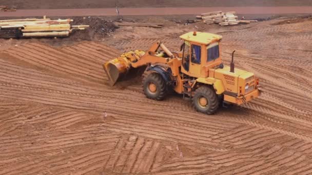 Vista general de la obra de construcción de una zona residencial de la ciudad - timelapse — Vídeo de stock