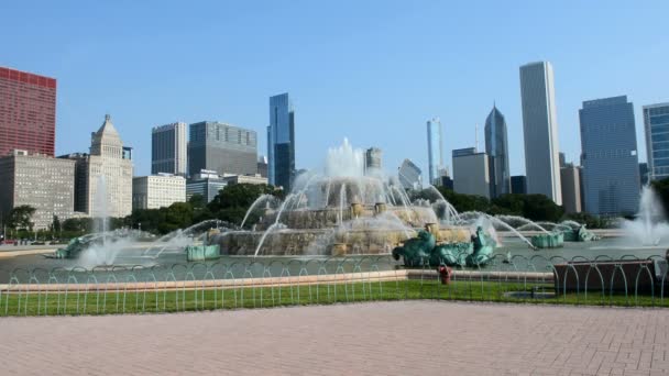シカゴ イリノイ州に位置するバッキンガム噴水の表示 — ストック動画