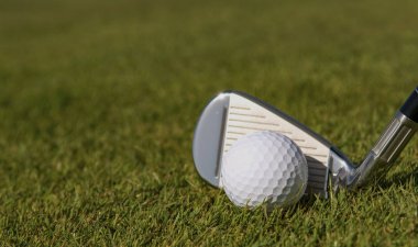 Golf topu vurulmaya hazır