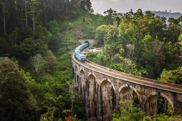 El Puente de los Nueve Arcos Demodara es uno de los puentes emblemáticos de Sri Lanka — Foto de Stock