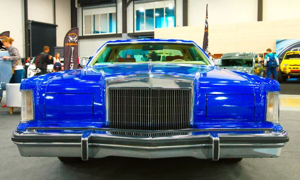 Κλασικό Αμερικανικό Μπλε Lincoln Continental Στο Royal Auto Show Ιουνίου — Φωτογραφία Αρχείου