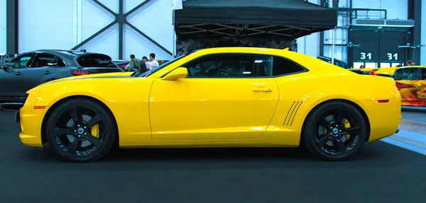 Amerikan lüks kas araba Chevrolet Camaro Royal motor Show'da. 10 Haziran 2018. St. Petersburg, Rusya Federasyonu.