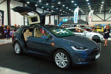 Amerikan lüks elektrikli otomobil Tesla Model X Royal Auto Show at. 10 Haziran 2018. St. Petersburg, Rusya Federasyonu.