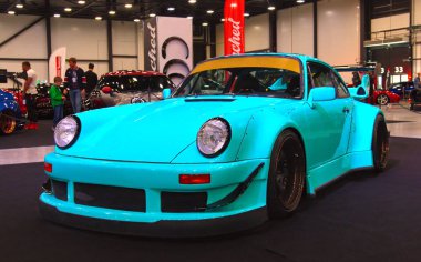 Alman lüks Royal Auto Show'da spor otomobil tuning.