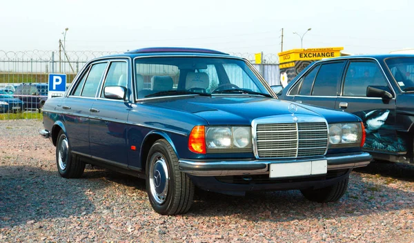 ロシア サンクトペテルブルク 2018 ヴィンテージ ドイツ車メルセデス ベンツ W126 レトロなテクニクス フォルトゥナの祭に — ストック写真