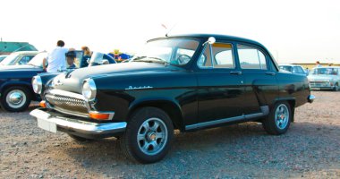 Rusya, St. Petersburg, 8 Eylül 2018: Sovyet eski araba Volga Gaz-21 Retro teknikleri Fortuna Festivali Tarih.