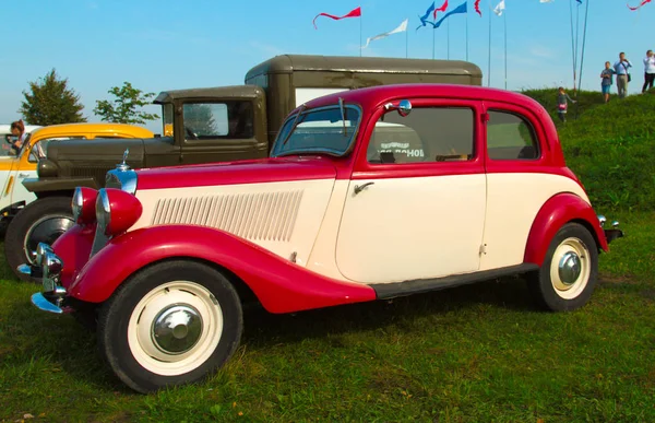 ロシア サンクトペテルブルク 2018 古いドイツ車メルセデス ベンツ 170 のレトロなテクニクス フォルトゥナの祭 — ストック写真