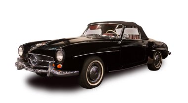Alman lüks siyah Mercedes 190CL beyaz arka planda izole edilmiş.