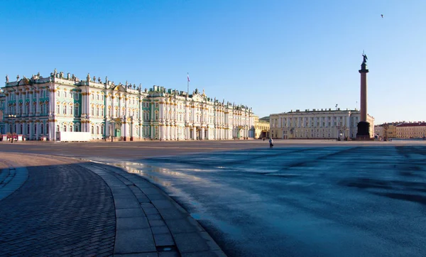 Palacio de Invierno en la Plaza del Palacio de San Petersburgo —  Fotos de Stock