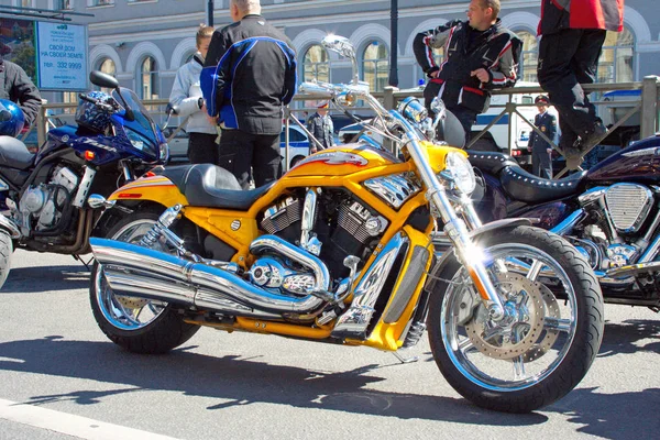 Parade de moto à Saint-Pétersbourg. Ouverture de la saison moto . — Photo