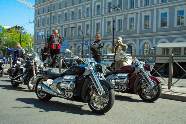 Parade de moto à Saint-Pétersbourg. Ouverture de la saison moto . — Photo