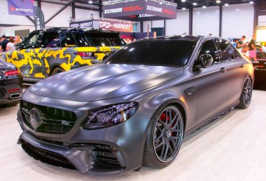 Alman lüks 4 kapılı araba. 