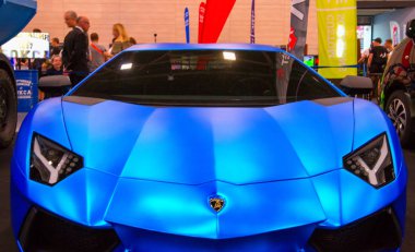 İtalyan süper araba Lamborghini. Ön görünüm.