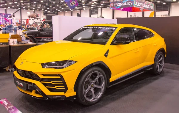 Cruzamento de luxo italiano Lamborghini Urus . — Fotografia de Stock