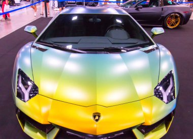 İtalyan süper araba Lamborghini. Ön görünüm.