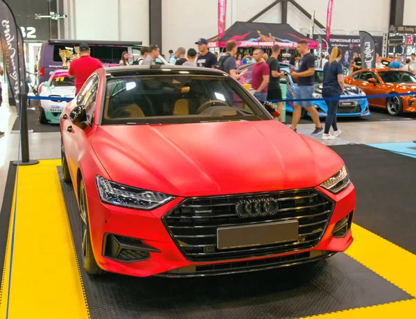 Alman lüks Audi kırmızı araba. — Stok fotoğraf