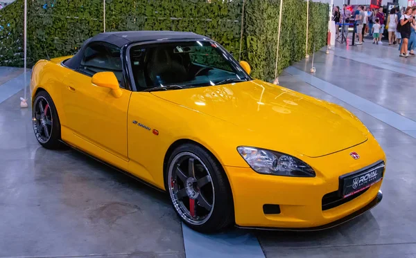 Japanese sports roadster car Honda S2000. — Stockfoto