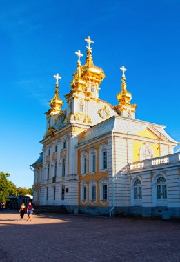 Peterhof. Aziz Petrus ve Pavlus Kilisesi.