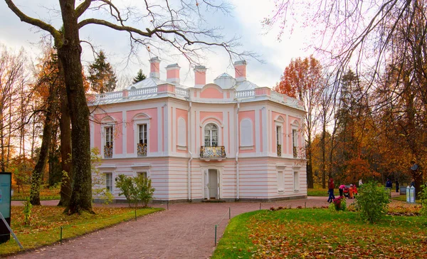 O Palácio de Pedro III (Oranienbaum, Rússia ). — Fotografia de Stock