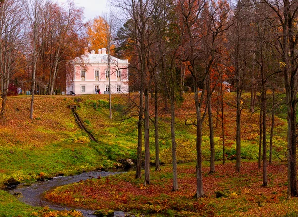 El Parque Oranienbaum. Paisaje otoñal (Rusia ). —  Fotos de Stock