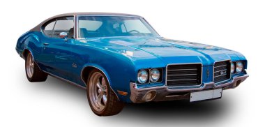 Klasik Amerikan klasik arabası Oldsmobile Cutlass 1969 beyaz arka planda izole.