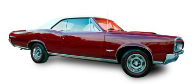 Amerikan klasik kaslı arabası 1966 Pontiac GTO beyaz arka planda izole edildi.