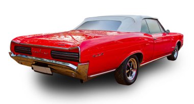 Amerikan klasik kaslı arabası 1966 Pontiac GTO beyaz arka planda izole edildi.