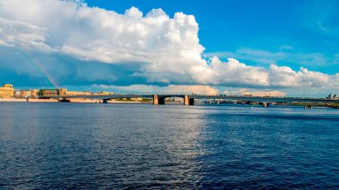 Alexander Nevsky köprüsü ve Neva Nehri, Saint-Petersburg, Rusya.