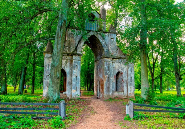 Abandonné Les Portes Gothiques Vieux Manoir Demidov Taytsy Région Leningrad — Photo