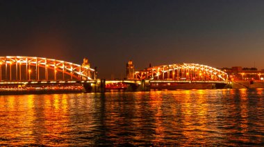 Bolsheokhtinsky ya da Neva Nehri üzerindeki Büyük Köprü Peter. St. Petersburg, Rusya
