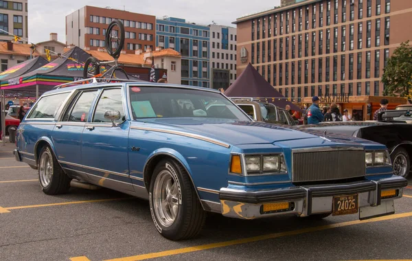 American Clasical Family Wagon Car Oldsmobile Delta Στο Original Meet — Φωτογραφία Αρχείου