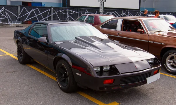 Orijinal Meet Show 'da klasik Amerikan Kas Arabası Chevrolet Camaro üçüncü nesil. Rusya, St. Petersburg, 5 Eylül 2020.