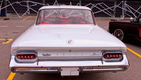 Classical American Rare Buick Lesabre 1961 Original Meet Show Россия — стоковое фото