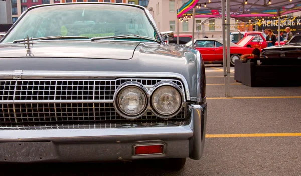 Klassischer Amerikanischer Oldtimer 1961 Lincoln Continental Viertürige Limousine Auf Der — Stockfoto