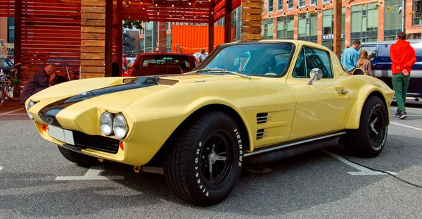 American Vintage Αυτοκίνητο Chevrolet Corvette Stingray 427 Στο Αρχικό Meet — Φωτογραφία Αρχείου