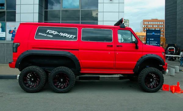 Custom Raptor 6X6 Bus Gebaseerd Ford Econoline Club Wagon Original — Stockfoto