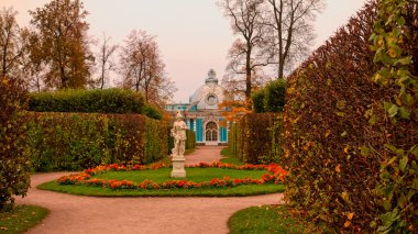 Grotto Pavyonu, sonbaharda Catherine Park 'ta, Tsarskoe Selo Puşkin, St. Petersburg, Rusya - 9 Ekim 2020 