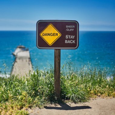 Tehlike İşareti, kare