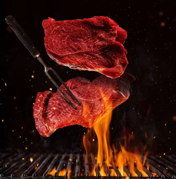 Flying Pieces Beef Steaks Grill Grid Isolated Black Background Concept — Stock Photo, Image