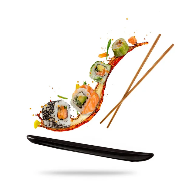 Flygande Sushi Bitar Isolerad Vit Bakgrund Begreppet Mat Levitation Högupplöst — Stockfoto