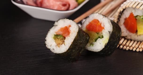 Divers Soort Schuifregelaar Bewegingseffect Stuks Sushi — Stockvideo
