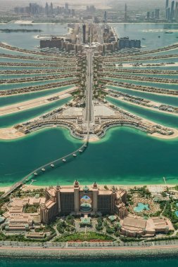 Yapay Palmiye Adası Dubai Hava görünümünü. Dikey panoramik.