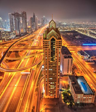 Dubai günbatımı panoramik şehir merkezinde. Dubai Uae süper modern şehir, kozmopolit megalopolis olduğunu.